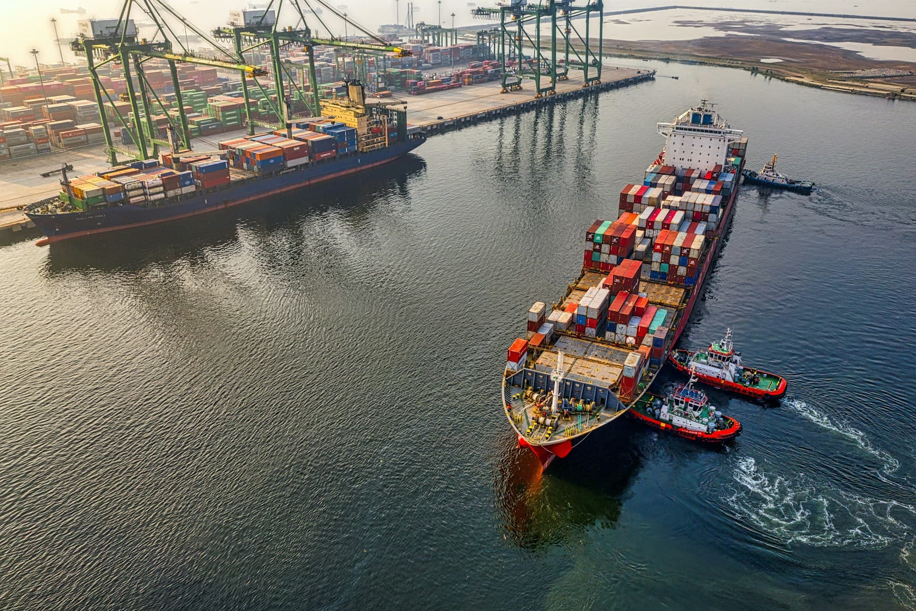 Puerto y operación de abastecimiento marítimo